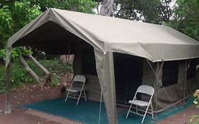 Xakanaka Mobile Camp Hotel